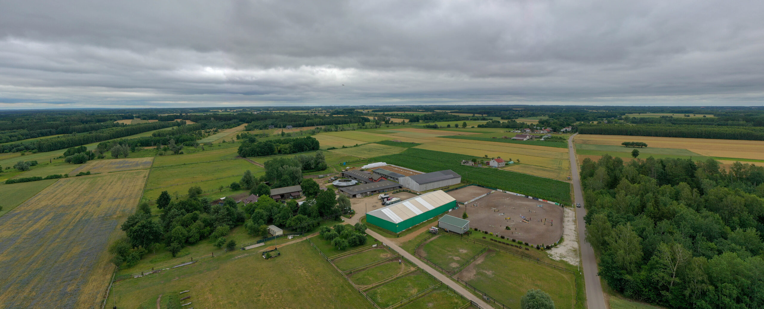 filmowanie dronem budynki rolnicze z drona